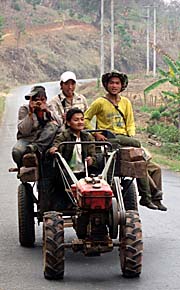 Peasants on a traktor by Asienreisender